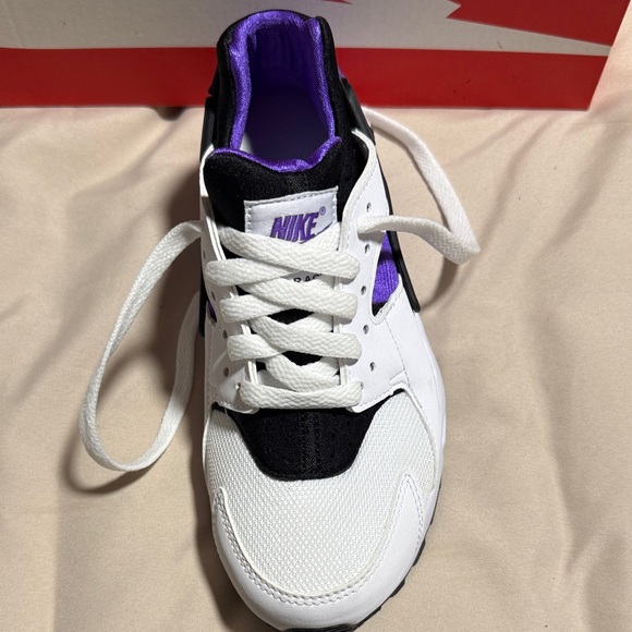 Nike Kids Hurache Run BRAND NEW